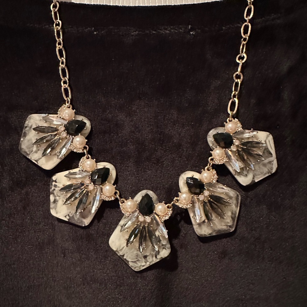 Choker necklace
